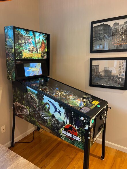 Jurassic Park Pinball Machine - 4135 Chilberg Ave SW