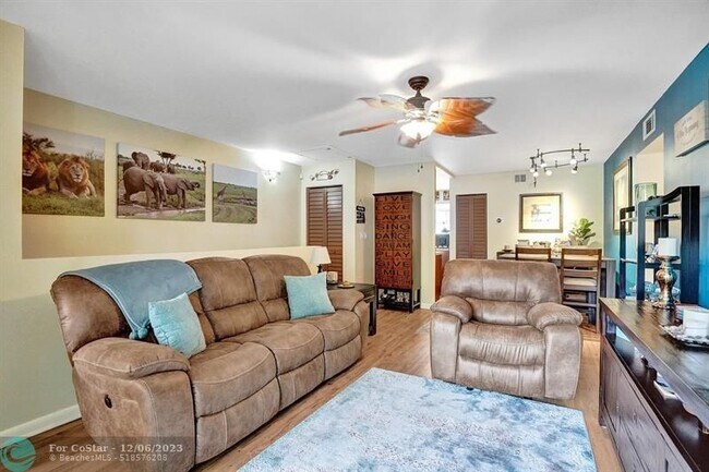 Building Photo - 703 Gardens Dr