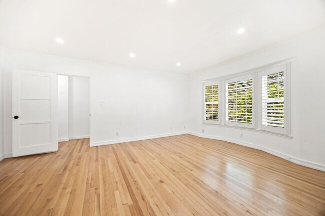 Building Photo - Charming Renovated Pasadena Home with Exceptional Outdoor Space