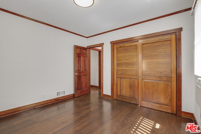 Building Photo - 8918 Burton Wy