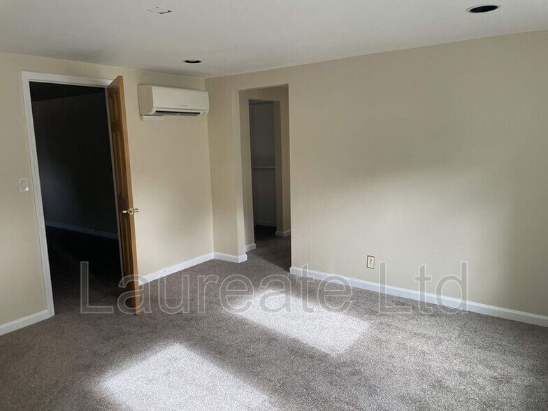 Building Photo - 1003 W Shepperd Ave