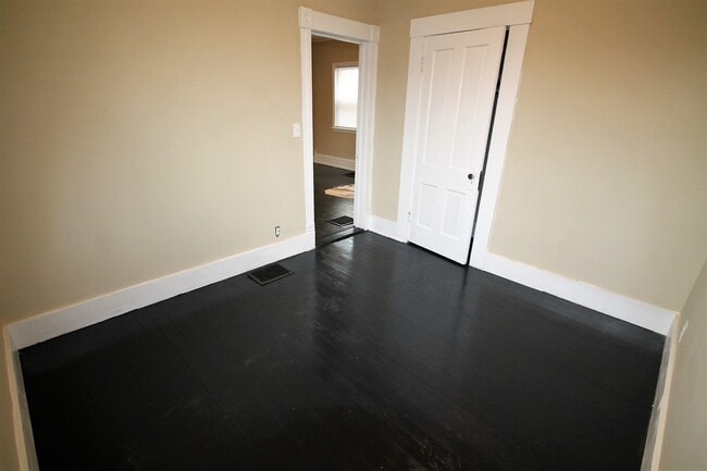 Building Photo - 27 E Duncan St