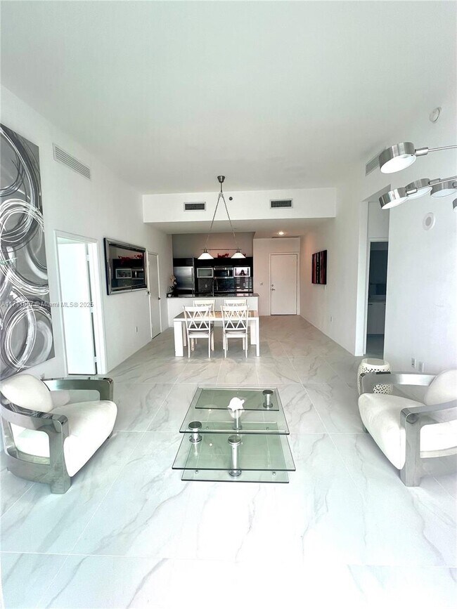 Building Photo - 951 Brickell Ave