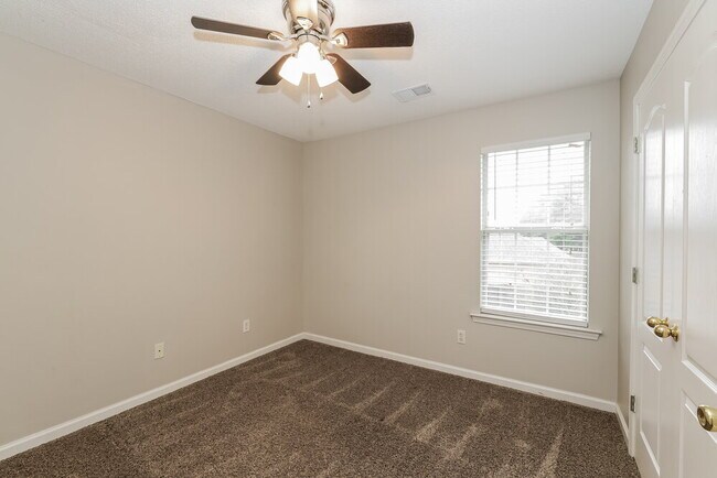 Building Photo - 11667 Millwind Dr