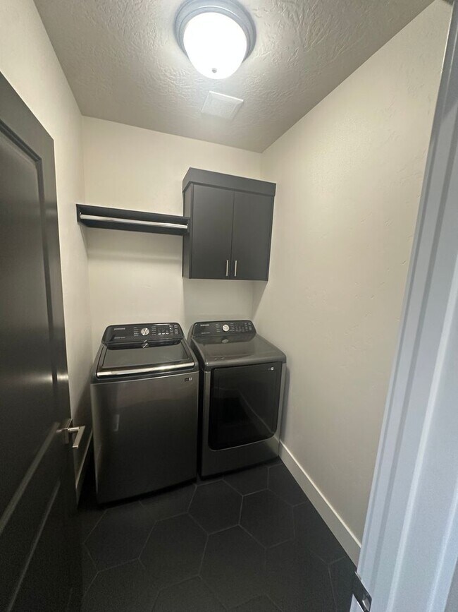 Building Photo - Riverstone: 3 Bedroom 3 Bath, Patio Home, ...