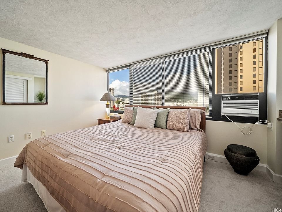 Building Photo - 343 Hobron Ln