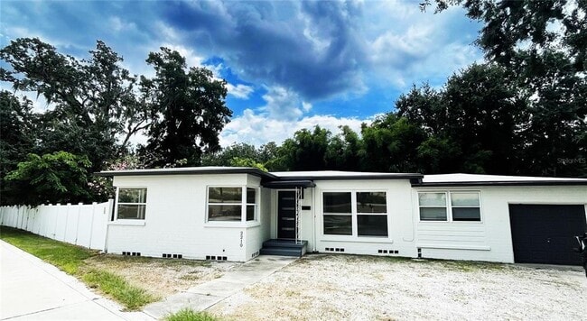 Primary Photo - 2210 E Anderson St