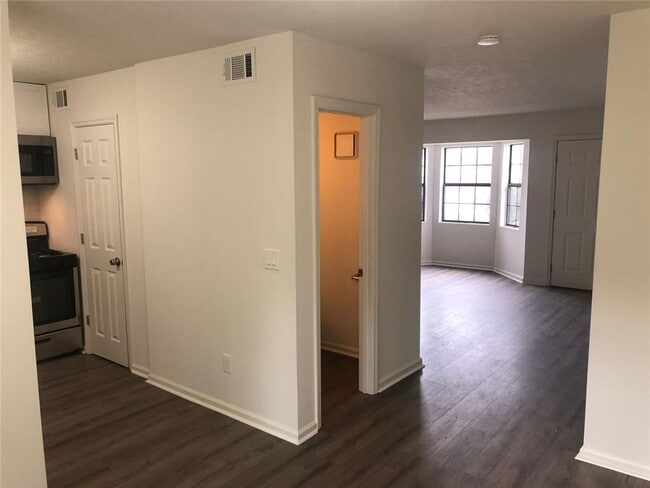 Building Photo - 1448 Springleaf Cir SE