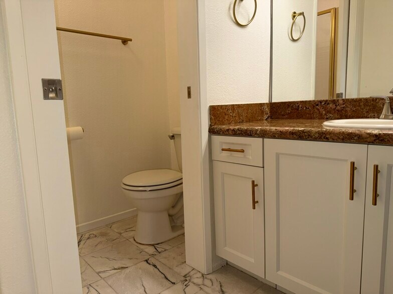 Building Photo - 970 Palm Avenue