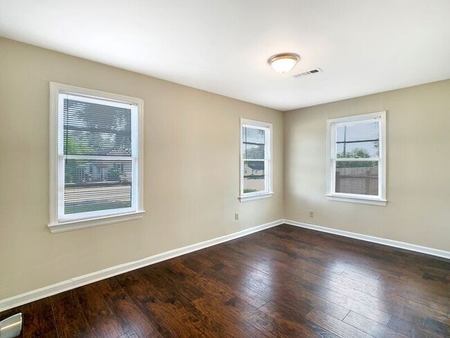 Building Photo - 1120 19th St