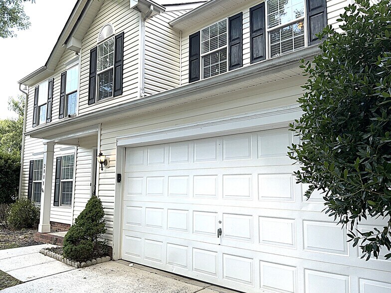Building Photo - 2008 Secret Garden Ct