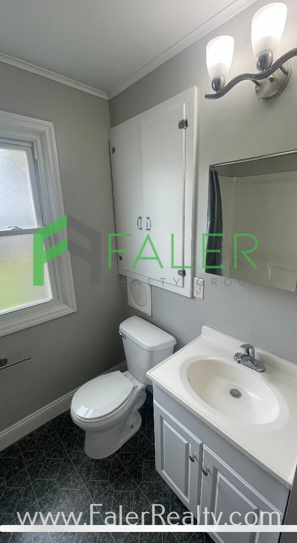 Building Photo - Darling 3-Bedroom Cape Cod in Belmont