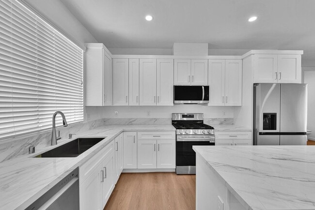Building Photo - Modern Brand new 5-Bedroom Home for Lease ...