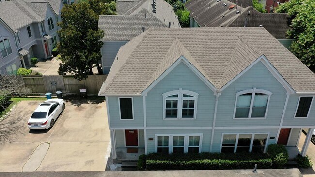 Building Photo - 1523 Cook St