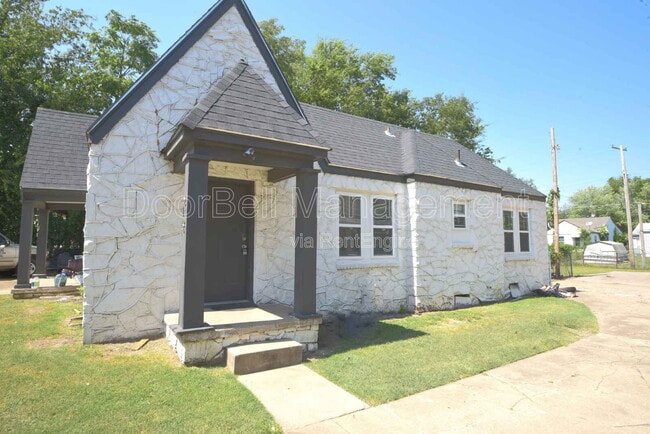 Building Photo - 615 E Xyler St