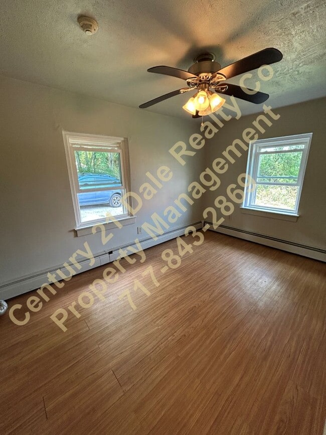 Building Photo - 2 Bedroom home in South Eastern School District with a Large Yard