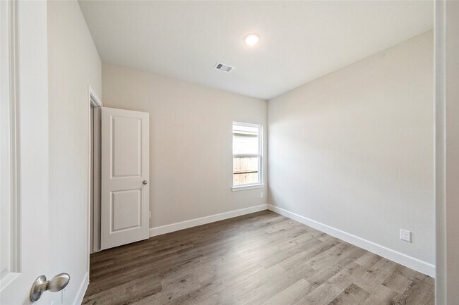 Building Photo - 414 Avenue H