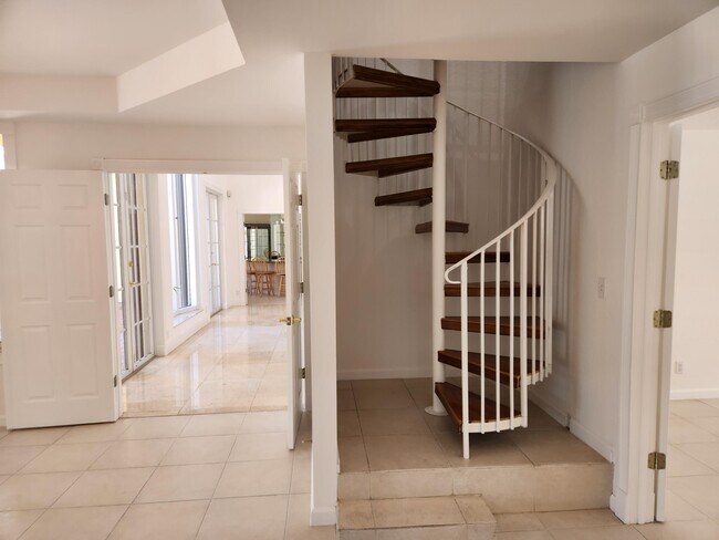 Building Photo - 17885 Fieldbrook Cir E