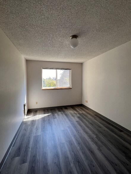 Building Photo - 10522 Lake City Way NE