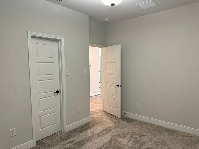 Building Photo - 16622 Daylight Ln