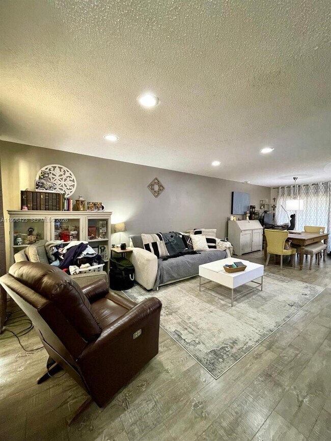 Building Photo - 8423 SW 137th Ave