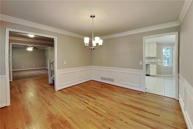 Building Photo - 3371 Chatsworth Way
