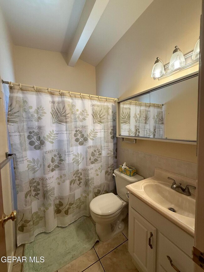 Building Photo - 10449 Chinaberry Dr