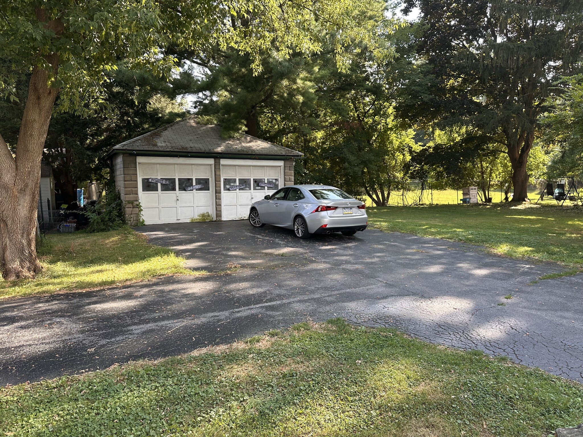 Building Photo - 19 Peacock St