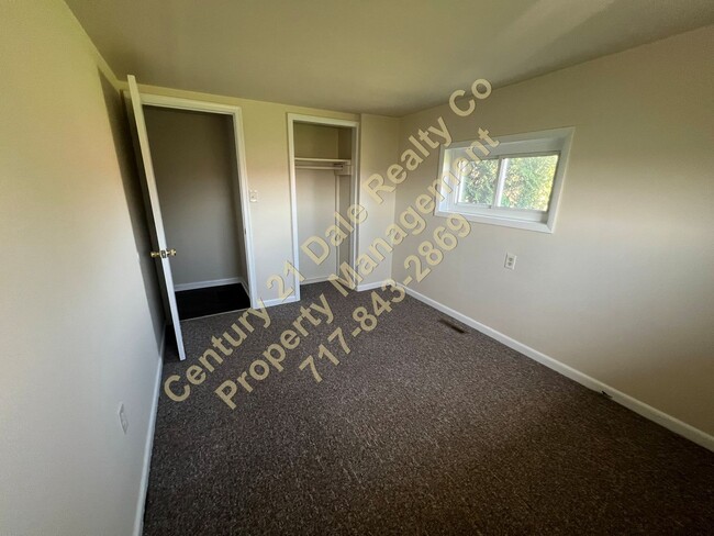 Building Photo - 3 Bedroom in Red Lion Schools with a 1 Car...