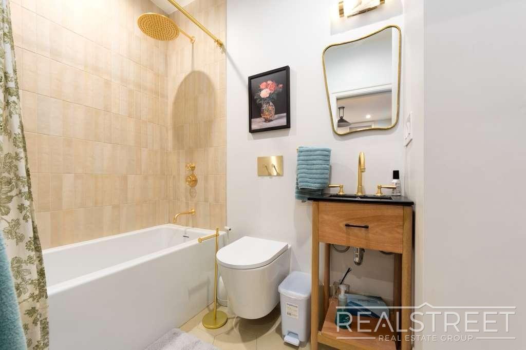 Building Photo - Luxury 4-Bed, 3.5-Bath Duplex with Private...