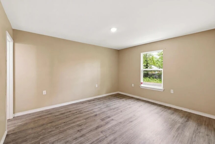 Building Photo - 612 Timberline Dr