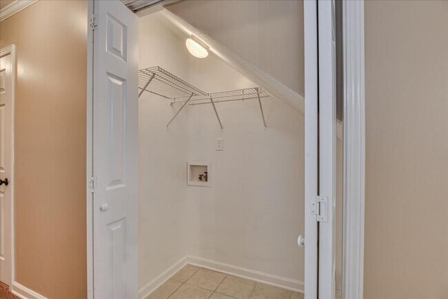 Building Photo - 140 Grove Landing Ct
