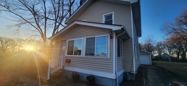 Building Photo - Large 4 Bedroom Home with Garage, Deck, & Fence!