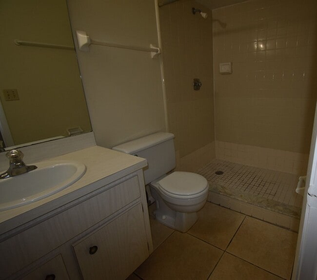 Building Photo - APOPKA: 3 bed/2 bath POOL HOME - AVAILABLE...