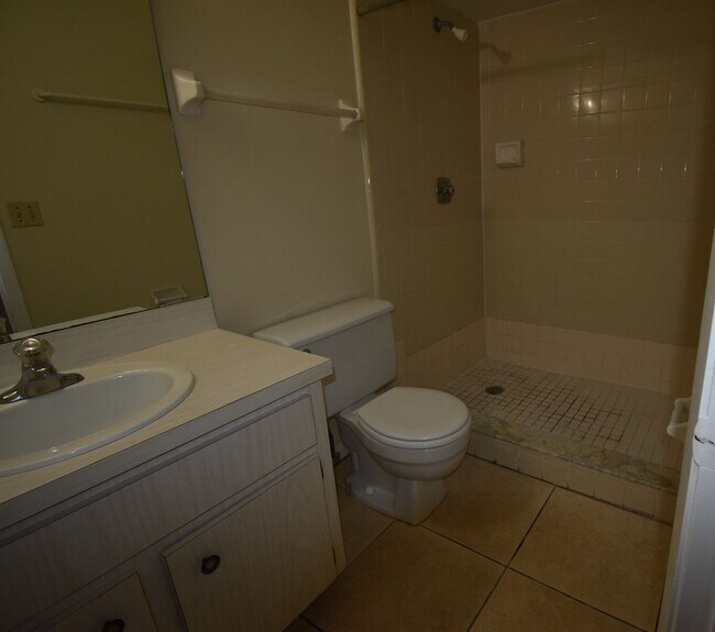 Building Photo - APOPKA: 3 bed/2 bath POOL HOME - AVAILABLE AUGUST 17th!