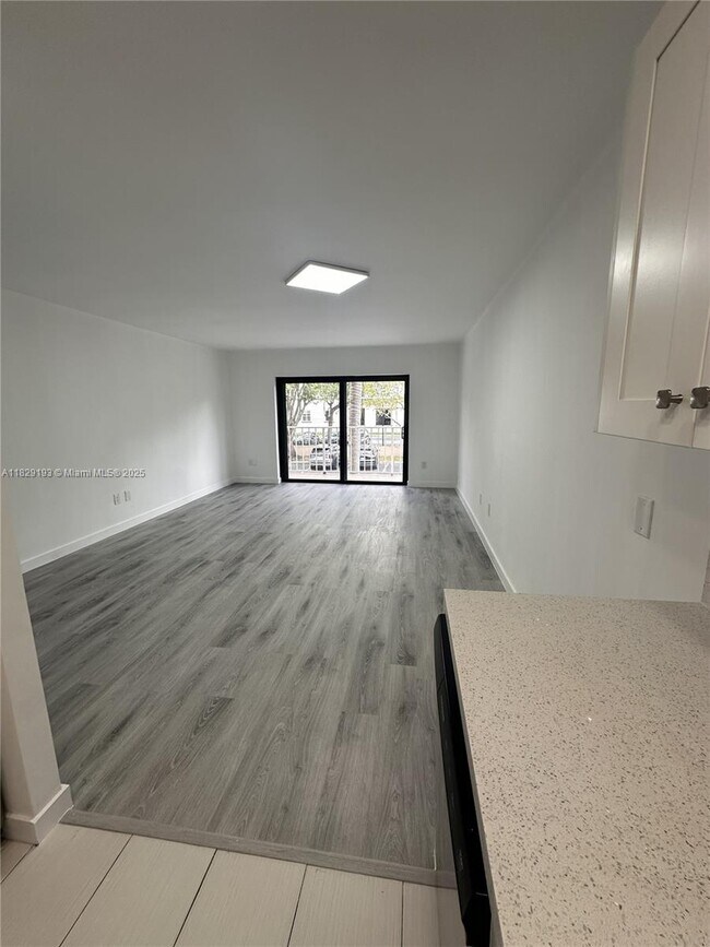 Building Photo - 9301 SW 92nd Ave