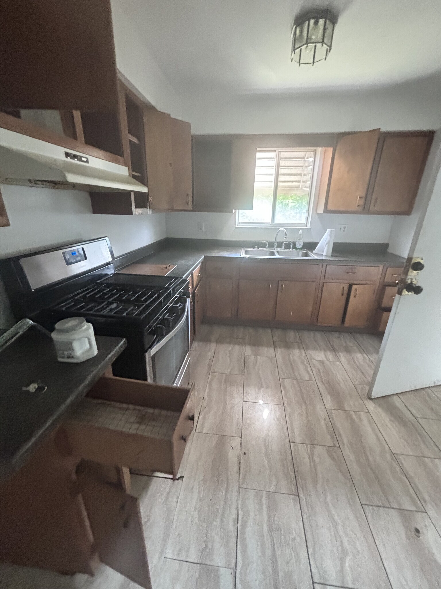 Building Photo - 12118 Center Ave