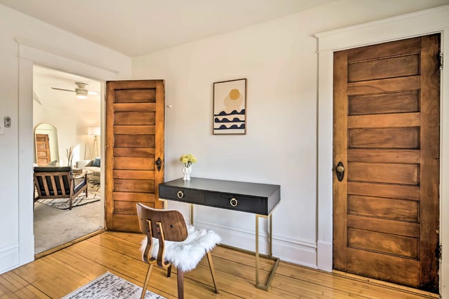 Building Photo - Charming Upper Level Duplex