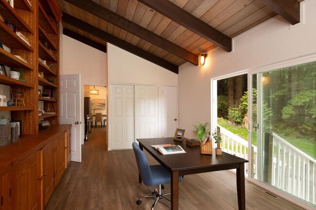 Building Photo - Modern Bayside Retreat – Renovated 3 Bed +...