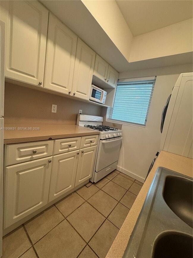 Building Photo - 921 Meridian Ave