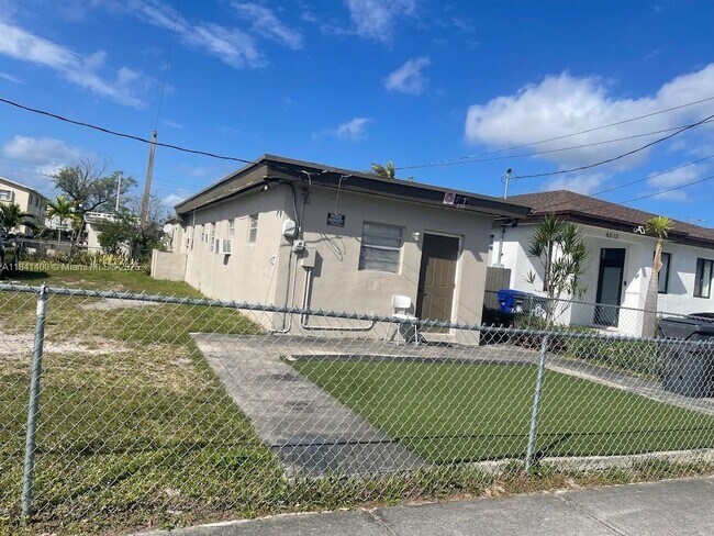 Building Photo - 4015 SW 19th St