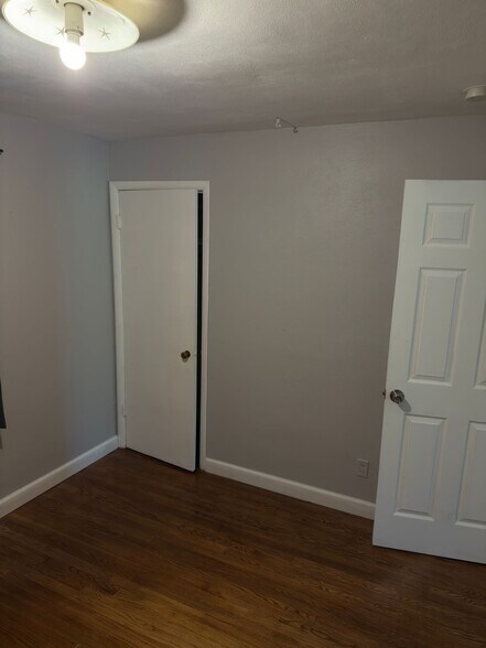Building Photo - 42 Rolling Hills Dr