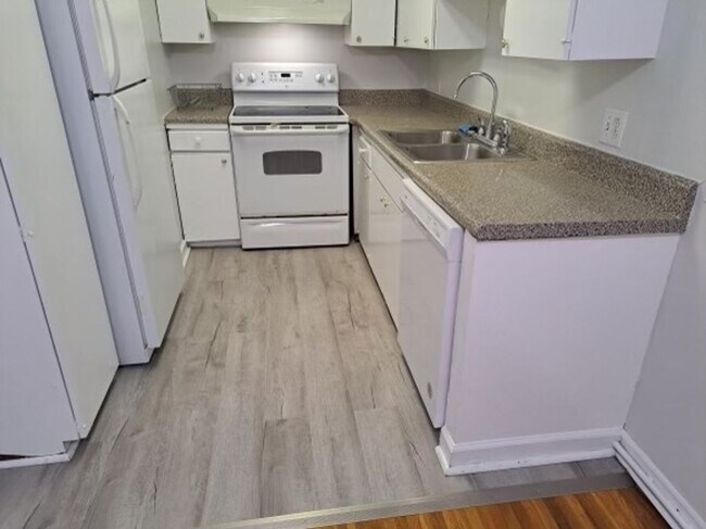 Building Photo - 246 White Bridge Pike