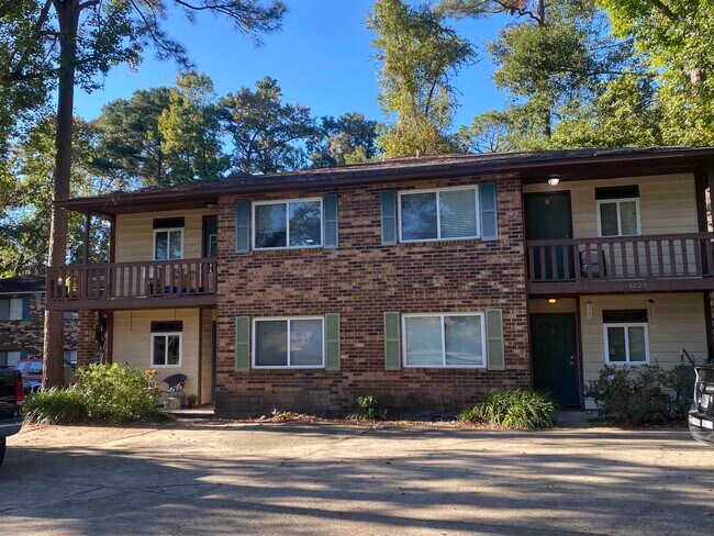 Primary Photo - 3200 Ginger Dr