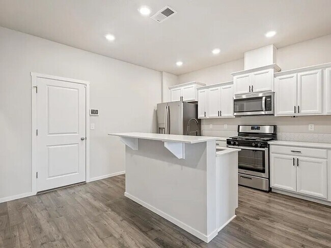 Building Photo - 1226 NW Upas Pl