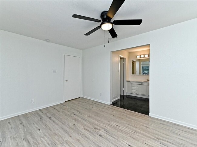 Building Photo - 6911 Thorncliffe Dr