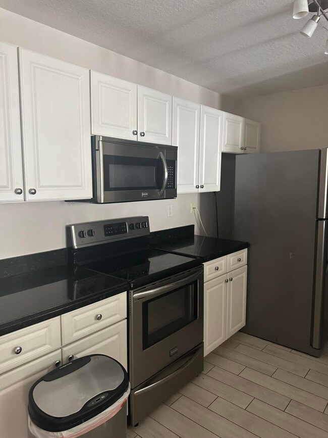 Building Photo - 1200 Town Center Dr