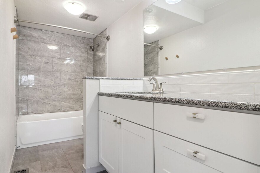 Building Photo - 1180 S Monaco St Pkwy