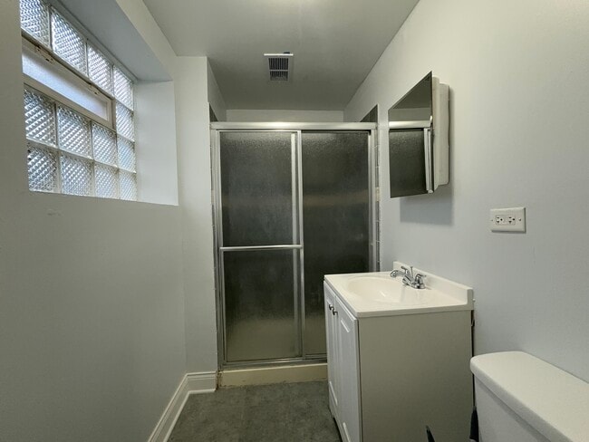 Building Photo - 9013 S Kingston Ave