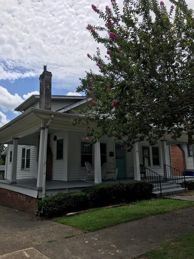 Primary Photo - 203 S Summit St